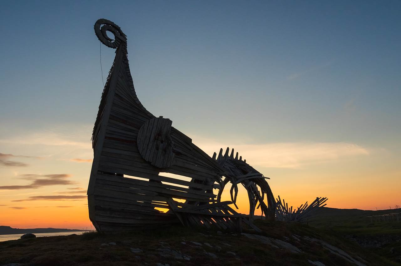 drakkar sculpture vardo