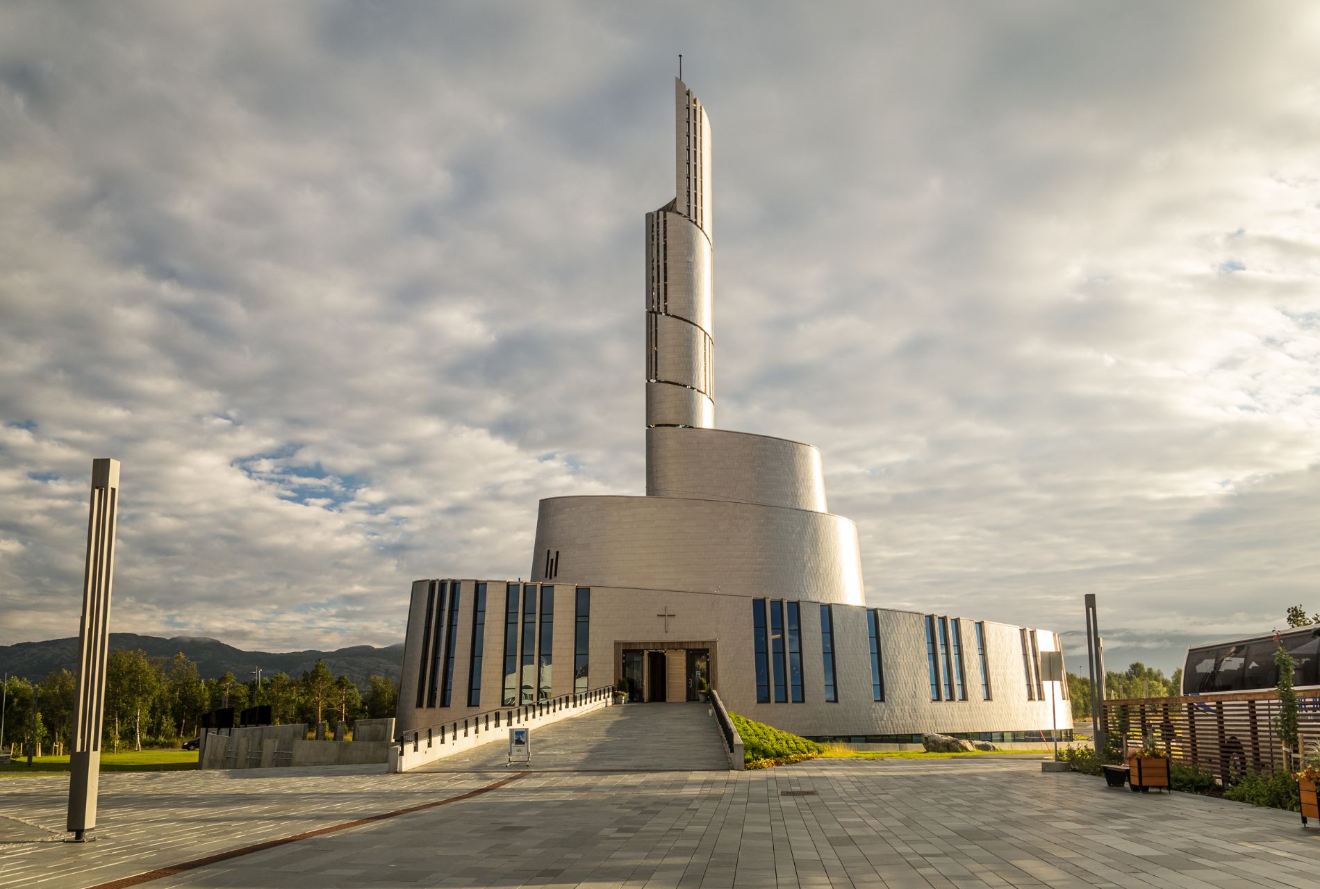 midnight sun summer varanger skua nature 14